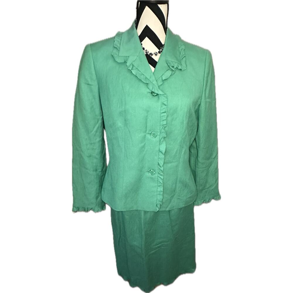 VGUC Le Suit 2 Piece Jacket/Skirt Set Sz 12 Petite Green Linen Blend Ruffle